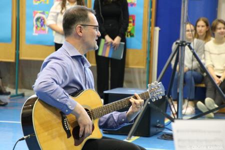 Otroci Osnovne šole Šmartno v Tuhinju z glasbo razpeli jadra (25)